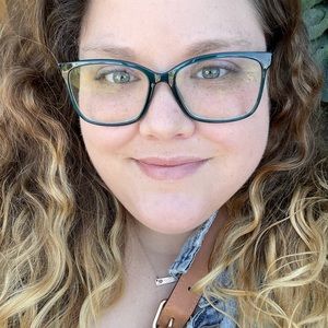 Meet your Posher, Crystal